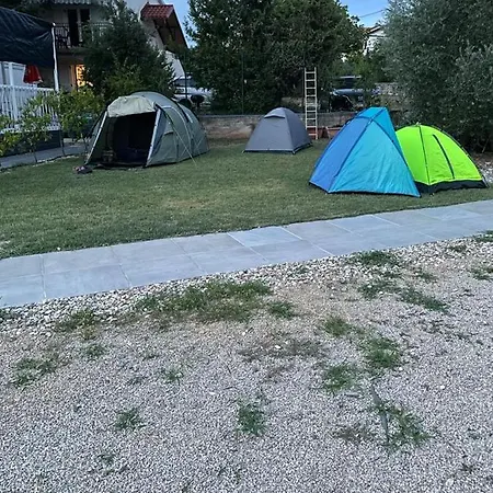 Camp *
